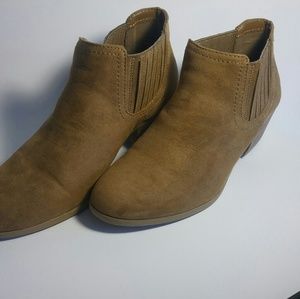 Worn 3x tan suede booties